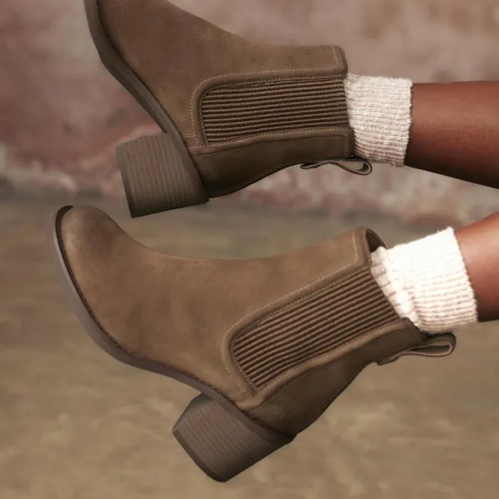 Clarks Ankle Boots Chamberly Top Walnut Suede 8211 Women