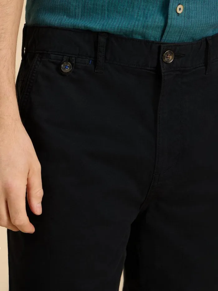 Men CHINOS White Stuff Sutton Organic Chino Short Washed Black