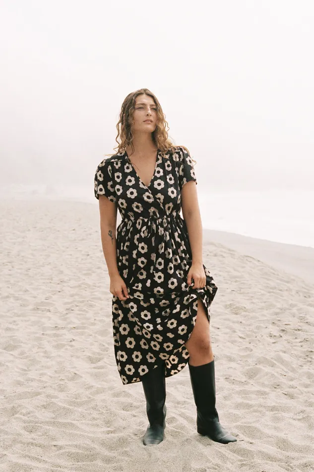Petite Sizing The Dawn Dress Petites Noir Daisy 8211 Christy Dawn Women