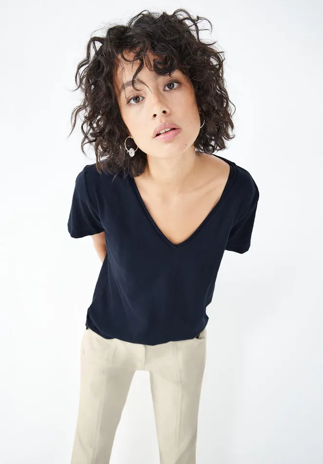 Tops and TShirts Women Hush Cali Cotton Slub V Tee Midnight