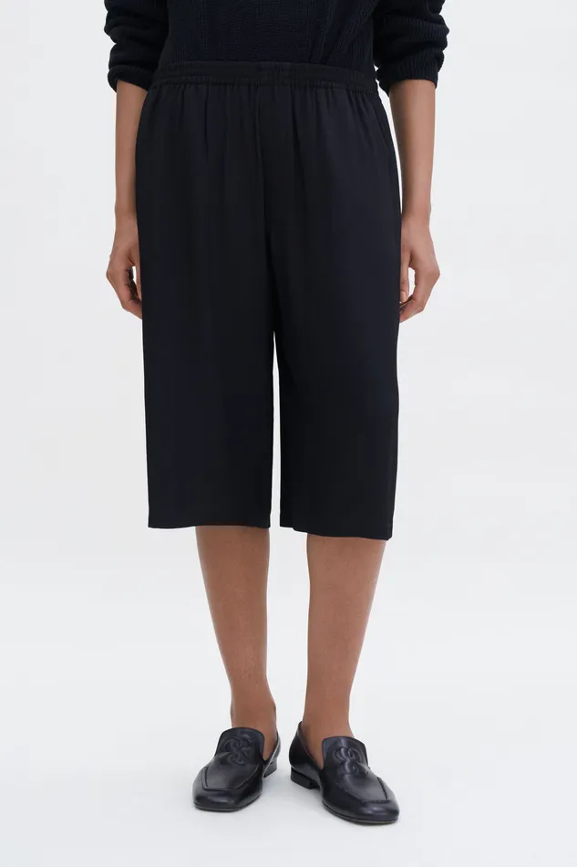 Women Draped Twill Shorts Black Trousers filippak