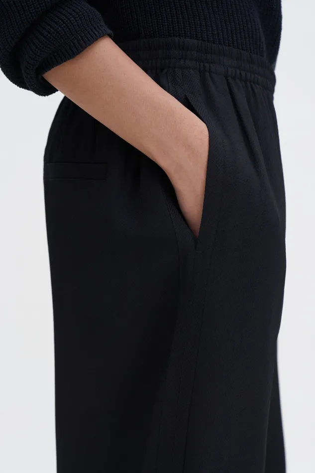 Women Draped Twill Shorts Black Trousers filippak