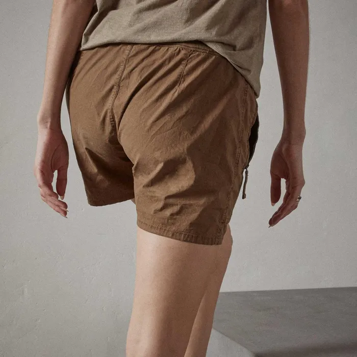 WOMEN James Perse SHORTS Zip Pocket Utility Short Acorn Pigment
