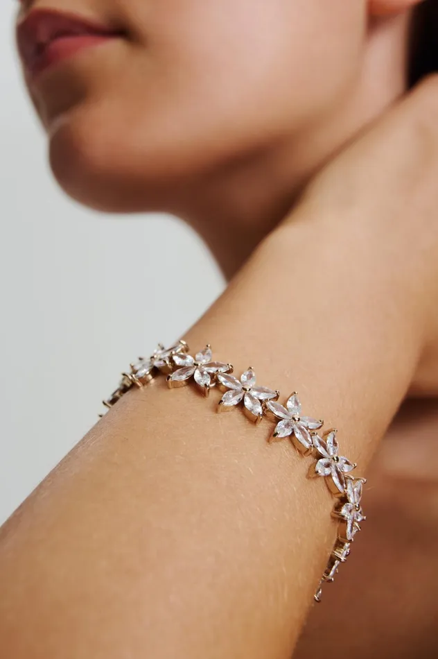 Women Scanlan Theodore Jewelry CRYSTAL FLOWER BRACELET Lightgoldcrystal
